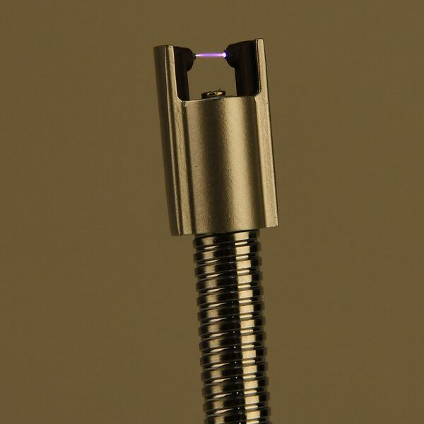 Elektronisches USB-Feuerzeug mit Taschenlampe, wiederaufladbar per USB, 24x2.6x1.8 cm, Schwarz image number 3