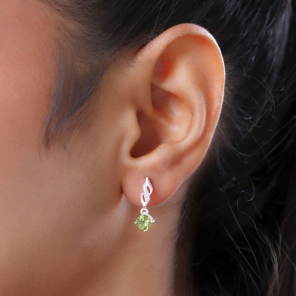 Natürliche Peridot-Solitär-Ohrhänger in Silber, 1,20 ct. image number 3