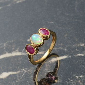 AA nat&uuml;rlicher, &auml;thiopischer Welo Opal und afrikanischer Rubin Ring - 1,89 ct.