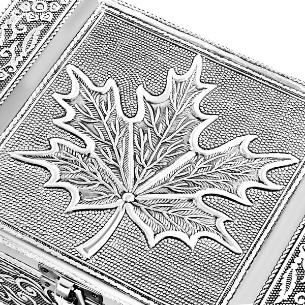 2er-Set – Oxidierte 20x13,5x7cm Aluminium-Schmuckbox und 16x9,5x3,8cm Perlen-Box, Ahornblatt-Prägung, Silber und Beige image number 4