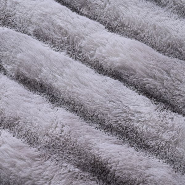 "Single layer faux fur blanket   100% polyester 150*200cm non-woven bag N.W:2kg No Brand" image number 3