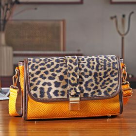 Chaos by Elsie - Echtleder Crossbody Tasche mit RFID, Leopardenmotiv Klappe, 2 Außenfächer mit Reißverschluss, 28 x 10 x 18 cm, Beige