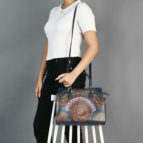 Handbemalte Satchel-Tasche aus 100% Echtleder mit kunstvoller Pr&auml;gung und Mandala-Design, 31x10x23cm, Blau-Braun image number 2