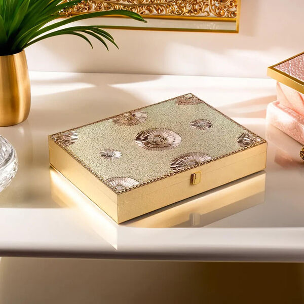 Schmuckbox bestickt mit Perlen und Pailletten, Pistaziengrün image number 12