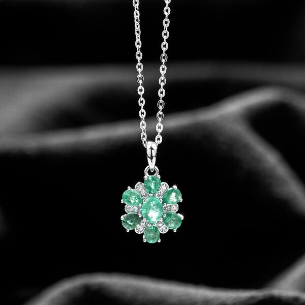 AAA Kagem sambischer Smaragd und Zirkon floraler Anh&auml;nger mit Kette - 1,17 ct. image number 2