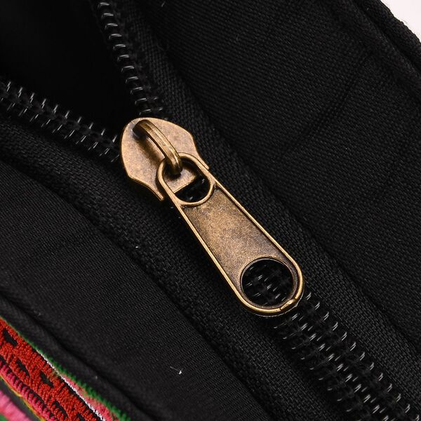 Crossbody-Tasche mit floraler Stickerei, ethnischem Boho-Muster, 23×24 cm, Schwarz-Bunt image number 6