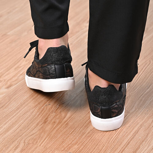 LA MAREY - Sneaker aus Kunstleder, Schlangenhautmuster, Größe 36, Schwarz image number 1