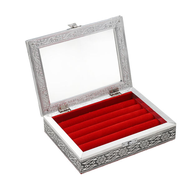 Handgefertigte Ringbox aus Aluminium mit Blumenmuster und Kratzschutzfutter in Rot image number 3