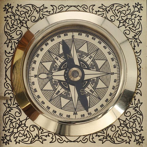 Indian Handycrafts: Handgemachtes Holzbox mit Messing Compass, Gold image number 8