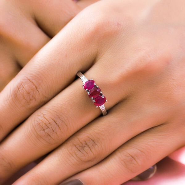 Afrikanischer Rubin (Fissure gefüllt) und weißer Zirkon Ring mit Öffnungsmechanismus, 925 Silber platiniert (Größe 21.00) ca. 2.23 ct image number 3