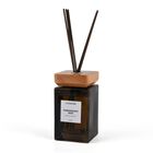 LIVMORE - Home Fragrance Kollektion - Raumduft Diffuser 500 ml Teeglas braun mit Holzdeckel 8 Stäbchen Duft Holz Vanille Größe 8.3 x 8.3 x 14.5 cm