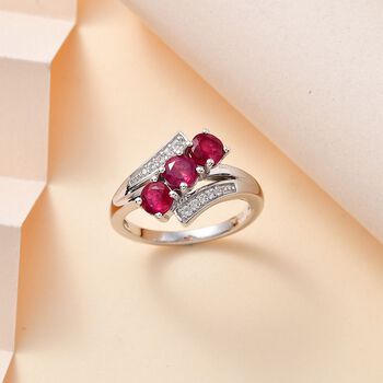 Afrikanischer Rubin (Fissure gef&uuml;llt), Wei&szlig;er Zirkon Ring 925 Silber rhodiniert (Gr&ouml;&szlig;e 18.00) ca. 1,91 ct