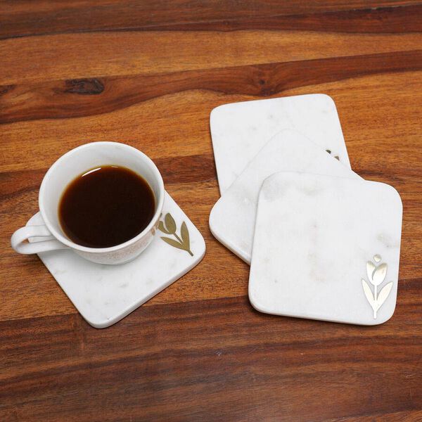 NAKKASHI - 4er-Set, Marmor Untersetzer mit Messingintarsie, Blumen, Größe 10x10 cm, Weiß image number 2