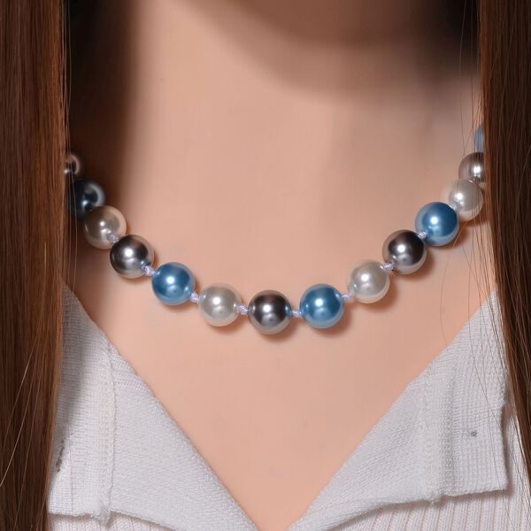 Blaue, silberne und weiße Muschelkernperlen-Halskette, 50cm image number 2