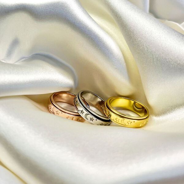 Nachthimmel Spinning Ring Geschenkset in vergoldetem Silber image number 10