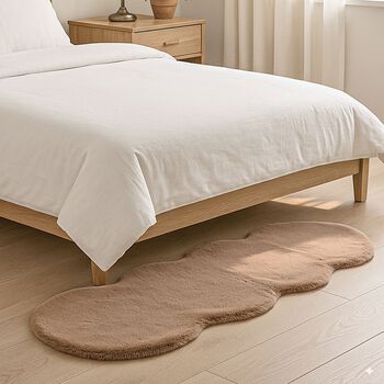 Weicher Langflor Teppich in Wolkenform mit Schaumstoffunterlage, 60x180 cm, Beige