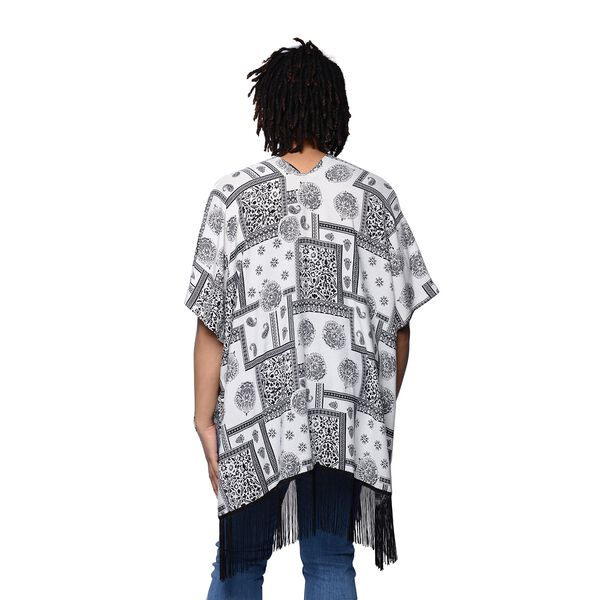 Kimono mit Quasten, Einheitsgr&ouml;&szlig;e Schwarz und Wei&szlig; image number 3