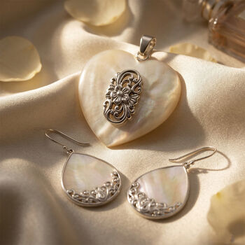Royal Bali Kollektion- Perlmutt Anh&auml;nger und Ohrringe in 925 Silber