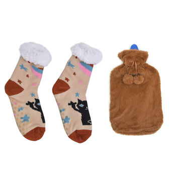 2er-Set W&auml;rmflasche mit Pl&uuml;schbezug, 2000ml und 1 Paar rutschfeste Haus Socken mit Sherpa Futter, Einheitsgr&ouml;&szlig;e 18x32 cm