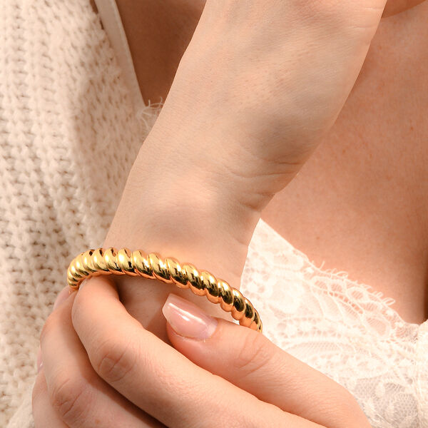 EVER TRUE Designer inspirierter gedrehter 19cm Armreif und Creolen in Goldton image number 8