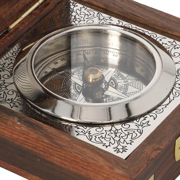 Handgefertigte Holzbox mit eingebautem Silber Farbton-Kompass Gr&ouml;&szlig;e 7,6x7,6x3,8 cm image number 4