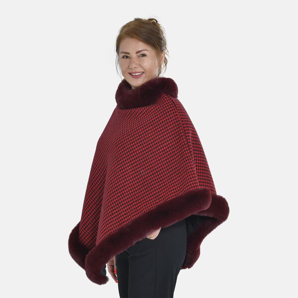 Warm und weich - Kunstpelz-Poncho, Hahnentrittmuster, 70x92 cm, rot image number 4