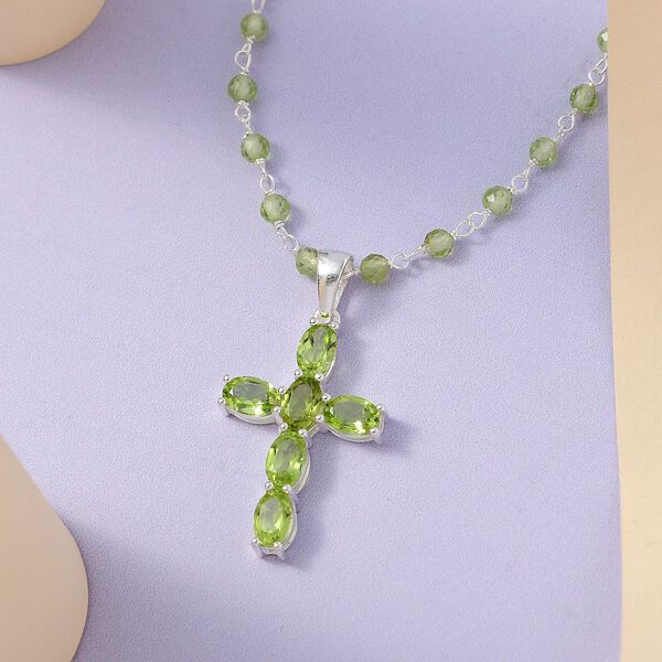 Nat&uuml;rliche Peridot-Kreuz-Anh&auml;nger-Halskette in Silber, 16,22 ct. image number 3