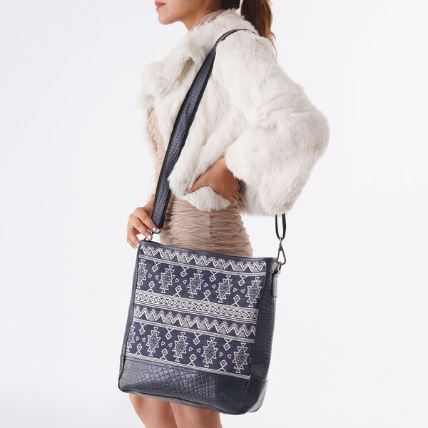 Crossbody Bag aus echtem Leder und Jacquard mit Krokopr&auml;gung, schwarz image number 2