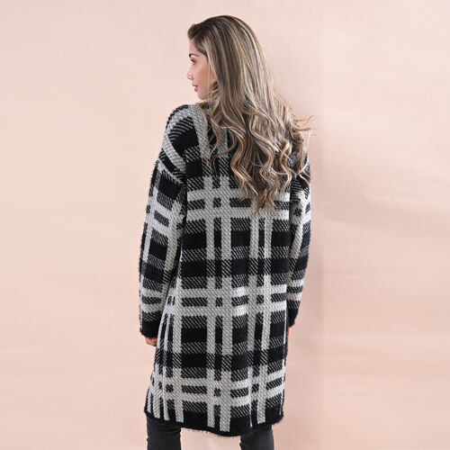 LA MAREY - lange Strickjacke, Karomuster, Weiß und Schwarz image number 1