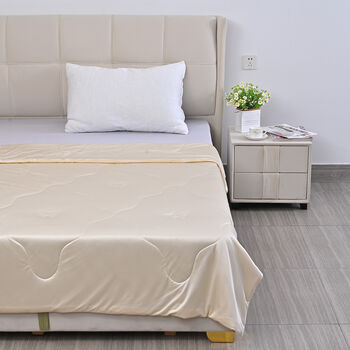 SERENITY NIGHT Seiden Steppdecke, k&uuml;hlender Stoff, 135x200cm, Beige