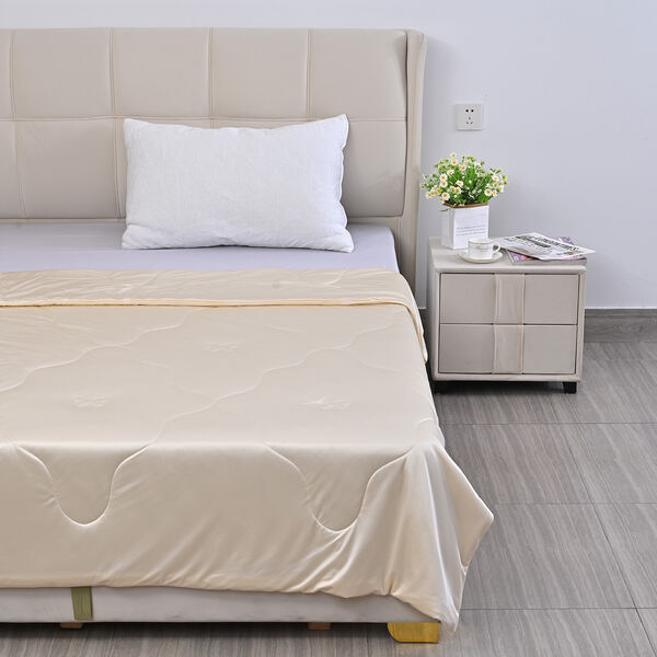 K&uuml;hlende Sommerdecke mit Seidenf&uuml;llung, ca. 110 gsm, Beige