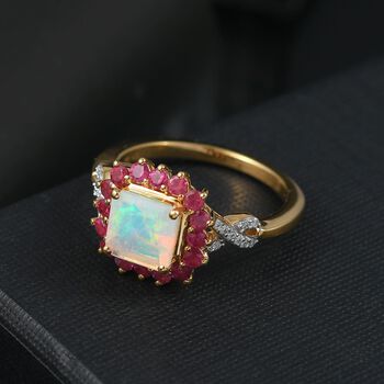 D'Joy Nat&uuml;rlicher, &auml;thiopischer Welo Opal, Niassa Rubin und Moissanit Ring - 1,84 ct.