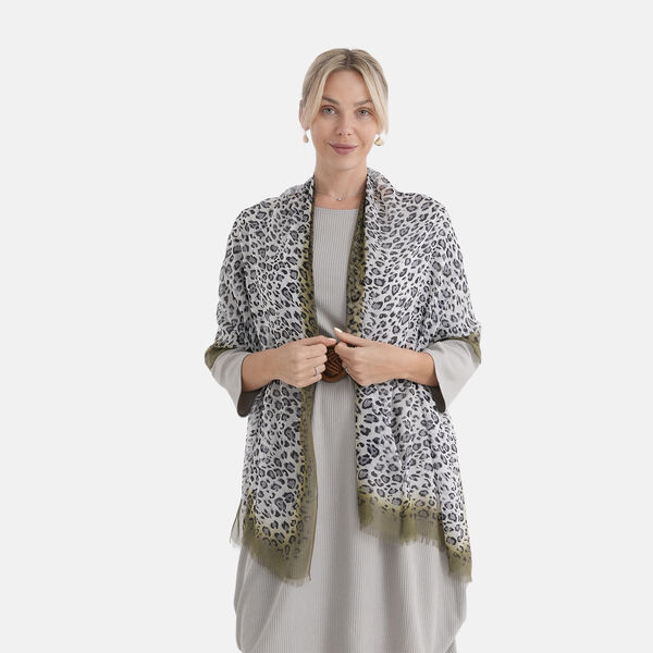 LA MAREY Signature Set mit Seidenschal und Seidentropfen-Ohrringen, 100% Maulbeerseide, 65 x 170 cm, Grau Wei&szlig; mit Olivgr&uuml;n image number 1