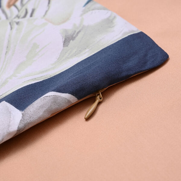 SERENITY NIGHT: 3er-Set - Seidensteppdecke und 2 Kissenbezüge, Blumenmuster, Dunkelblau und Caffe Latte  image number 7