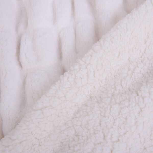 Serenity Night: Luxusdecke aus Kunstfell, Gr&ouml;&szlig;e 150x200 cm, Wei&szlig; image number 9