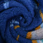 Wolkenweiche Sherpa-Decke mit Ikat-Muster, Blau  image number 5
