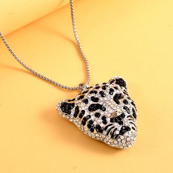 Wei&szlig;er und schwarzer Kristall-Leopard-Anh&auml;nger mit Kette - 4 ct. image number 3