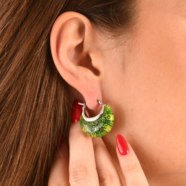 Gr&uuml;ne Huggie-Ohrringe im Murano-Stil image number 3