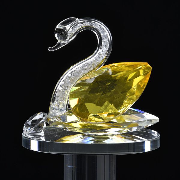 Dekorative Kristallglas-Schwanfigur auf ovalem St&auml;nder, Gr&ouml;&szlig;e 11.5x11.5x8cm, gelb