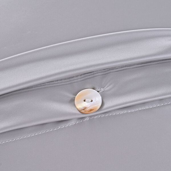 "AB side Silk quilt with cooling fabric fabric:85% nylon+15%spandex A side: print, B side match solid color Filling:100g silk+200g polyester,around 110gsm,33% silk+77% polyester Packing:gift box with PVC cover", "AB side cooling pillowcase with piping wit image number 7