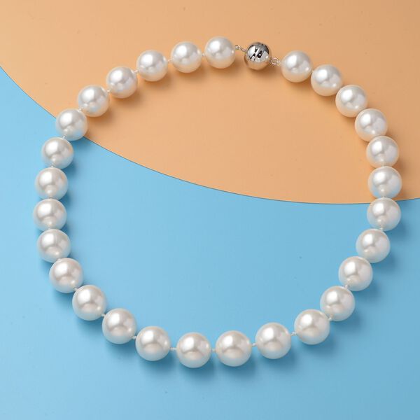 Wei&szlig;e Muschelkernperlen-Halskette, 50 cm - 890 ct. image number 2