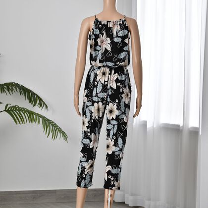 Tr&auml;ger-Jumpsuit mit gesmokter Taille und Capri l&auml;nge, Gr&ouml;&szlig;e: B43xL125cm, schwarz
