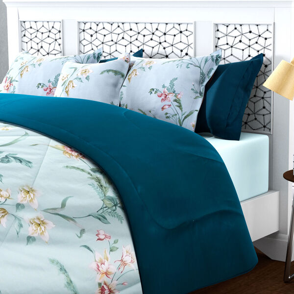 SERENITY NIGHT: 3er-Set - Seidensteppdecke und 2 Kissenbez&uuml;ge, Blumenmuster, Blau&nbsp; image number 4