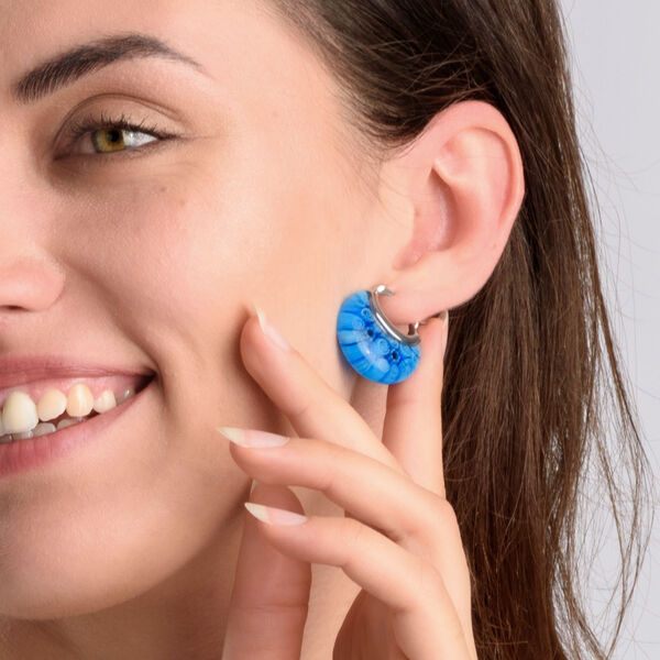 Blaue Murano-Stil Huggie-Ohrringe image number 3