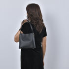 Crossbody Tasche aus Kunstleder mit abnehmbarem Riemen, Größe 24x11x22 cm, Schwarz image number 2