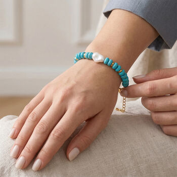 Wei&szlig;e Muschelkernperle, Blauer Howlit Armband, ca. 18 cm + 5 cm Extender, goldfarben