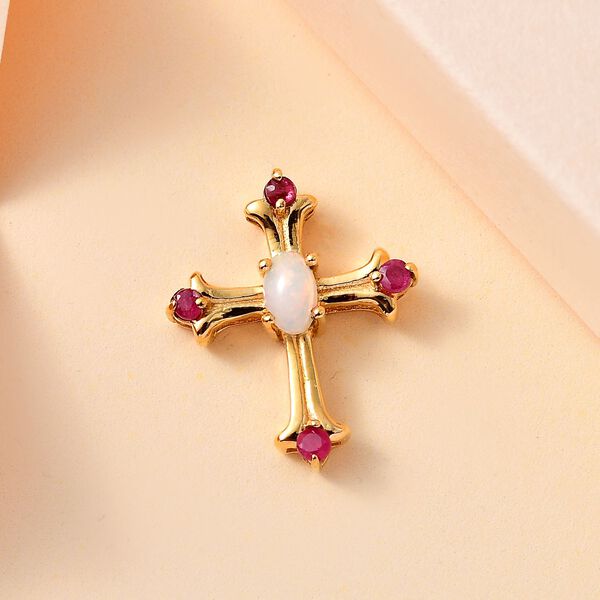 AA Natürlicher, äthiopischer Welo Opal und  Rubin Kreuz-Anhänger, ca. 0,35 ct. image number 2