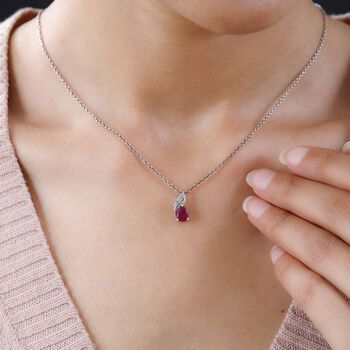 Afrikanischer Rubin und Zirkon-Anh&auml;nger - 1,15 ct.