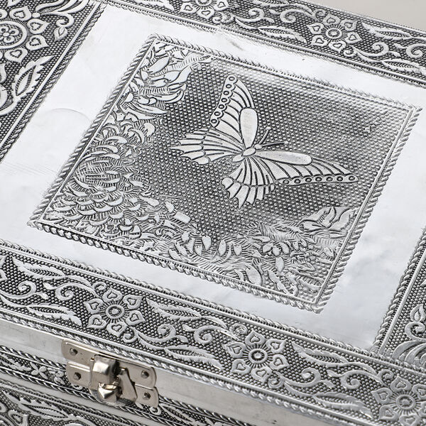 4-teiliges Set handgefertigter Aluminiumboxen mit Schmetterling-Motiv, Größen von 24x17x9 cm bis 13x6,5x3 cm image number 8