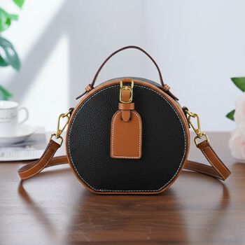 lifestyle-Color:Black with tan ;size/Profile:  Crossbody bag:wall(exterior);Genuine Leather. Lining(interior):polyester  Pockets(exterior):zipped-1;Pockets(interior):pocket-1                                Measurement:11*8*16CM